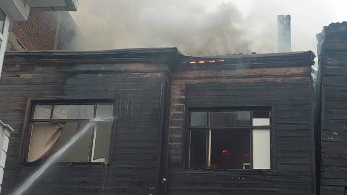 Metruk Bina Alev Alev Yandı