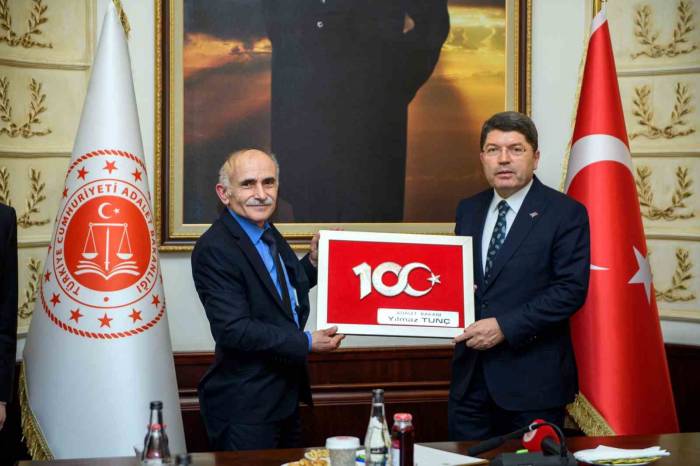 Gazetecilerden Adalet Bakanı Tunç’a Ziyaret