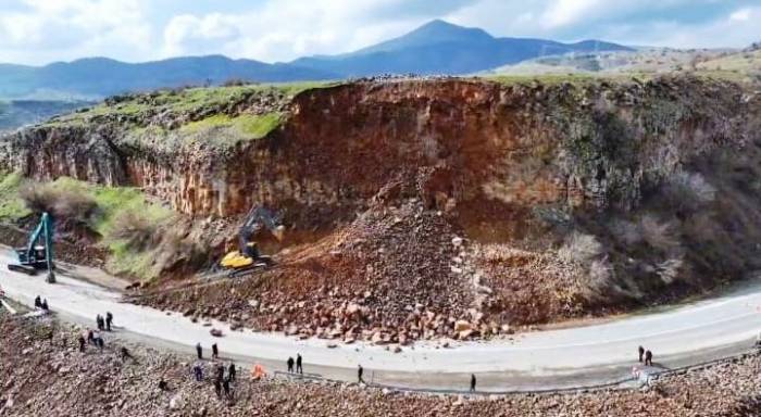 Bitlis-baykan Karayolunda Heyelan