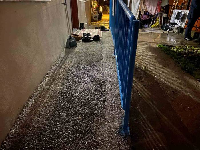 Vatandaşın Talebi Geri Çevrilmedi: Evlerinin Girişine Engelli Rampası Yapıldı