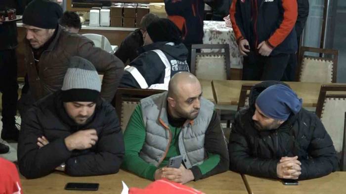 Batan Gemide Bulunanların Yakınları Umutlu Bekleyişini Sürdürüyor