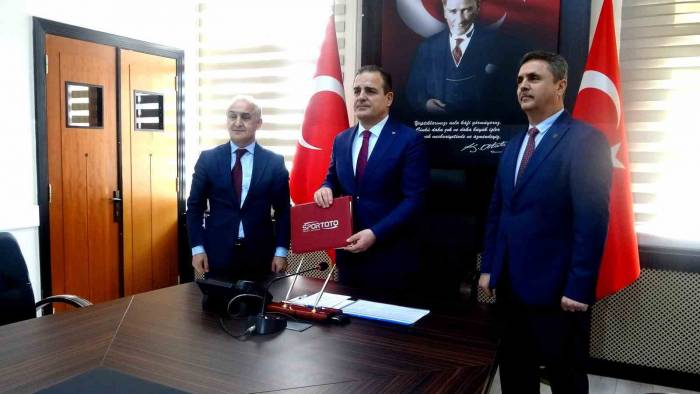 Marmaris’e Yapılacak Olan Tesisin İmzaları Atıldı