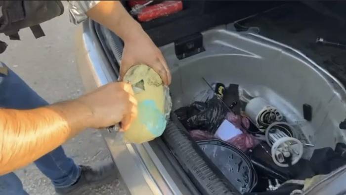 Otomobilin Yakıt Deposundan 10 Kilo 250 Gram Uyuşturucu Çıktı