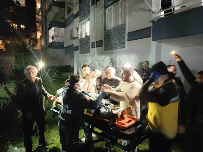 Meyve Almak İçin Çıktığı Balkondan Düştü