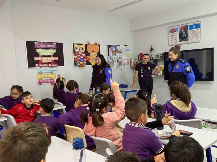 Miniklerin Kalplerine Dokunmaya Devam Ediyorlar