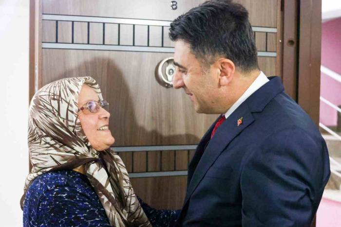 Şehit Ailesinin Yanında Oldu