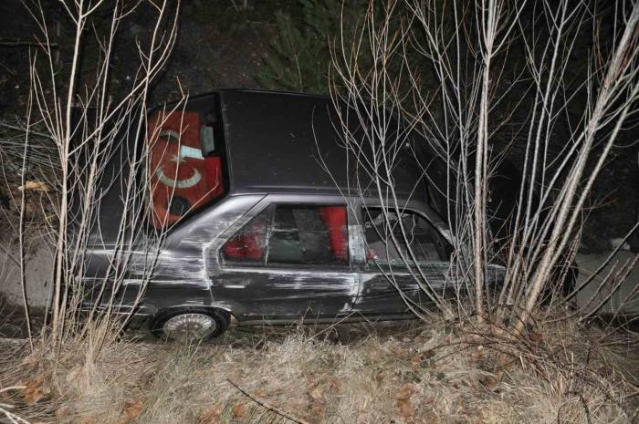 Kontrolden Çıkan Otomobil Su Kanalına Uçtu: 1 Yaralı