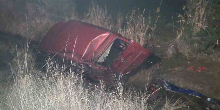 Kontrolden Çıkan Otomobil Sulama Kanalına Düştü: 2 Yaralı