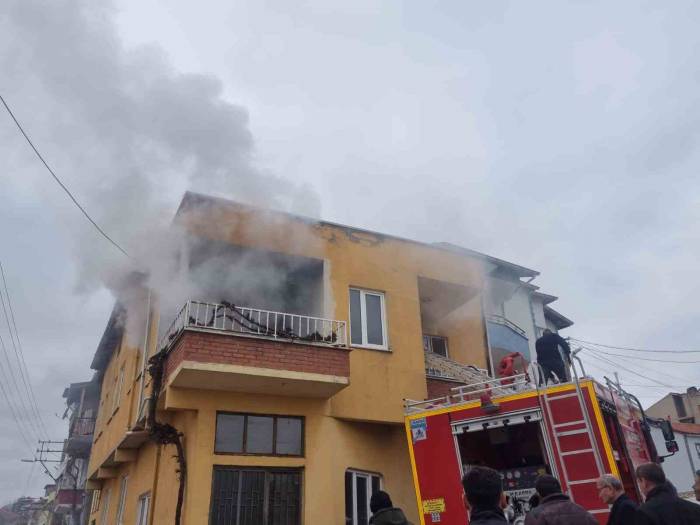 Domaniç’te Ev Yangını Korkuttu