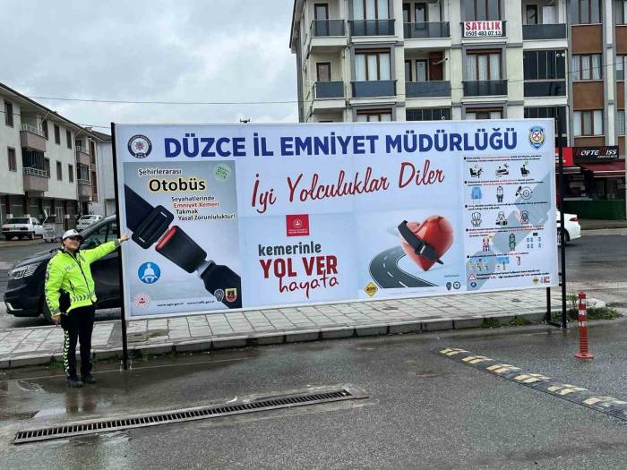 Polis Otobüslerde Emniyet Kemeri Takılması Konusunda Kararlı