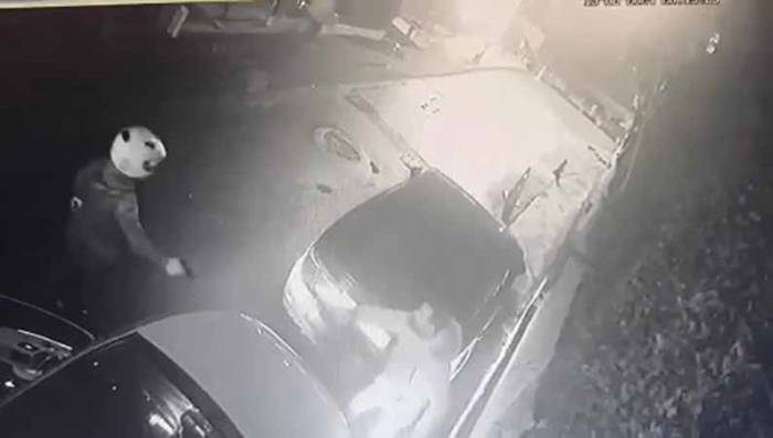 Kadıköy’de Hırsız Maçı Fırsat Bildi, Yakalanınca Silah Çekti