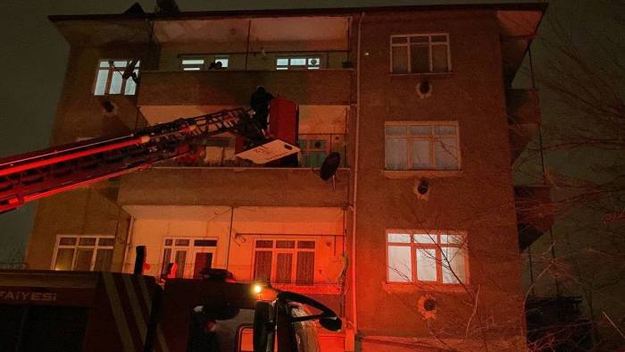 Uyuyakalan Afacanlar Şehri Birbirine Kattı