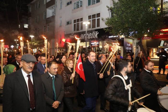 İlçelerinin Kurtuluşunu Fener Alayı İle Kutladılar