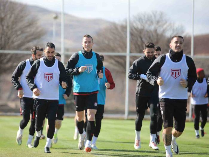 Sivasspor, Hatay Maçının Taktiğini Çalıştı