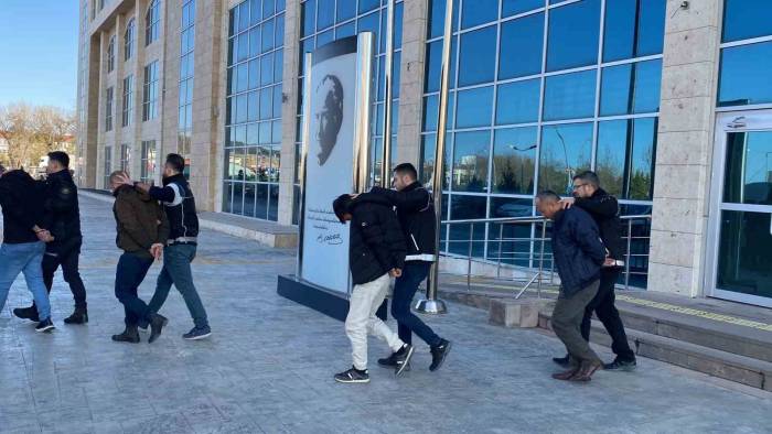 Uşak’taki Uyuşturucu Operasyonunda 12 Kişi Tutuklandı