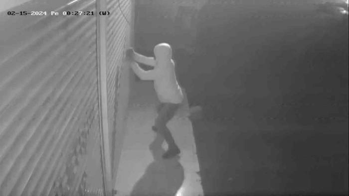 Adana’da Maskeli Şahıslar İş Yerlerini İşaretledi