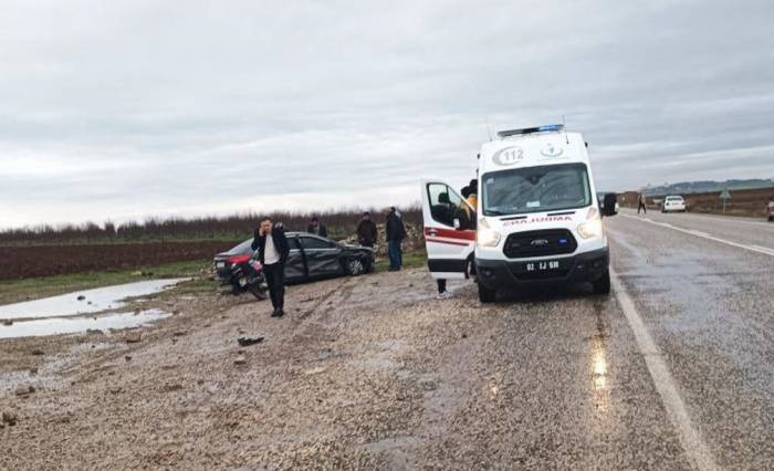 Minibüs İle Otomobil Çarpıştı: 2 Yaralı