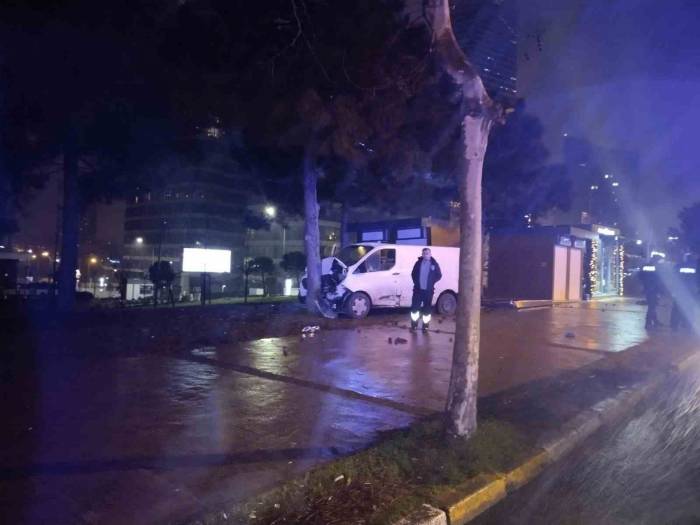 Ataşehir’de Trafik Kazası: 1’i Ağır, 2 Yaralı