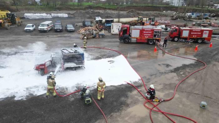 Bölgenin En Güçlü İtfaiyesinde İtfaiyeciler Eğitimde