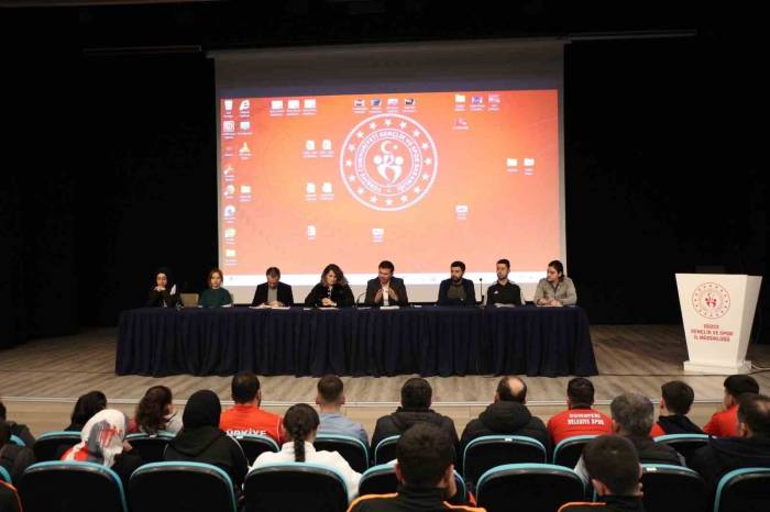 Başarılı Sporcular Ödüllendirildi