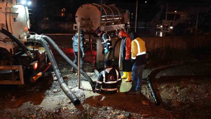 Düzce’de Şehir Geneline Su Verilemiyor, Arızaya Belediye Ekipleri Müdahale Ediyor