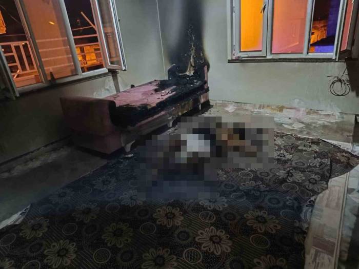 Yaşlı Adam Odasında Çıkan Yangında Öldü