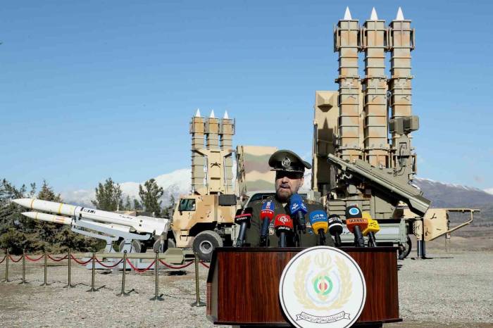 İran, İki Yeni Hava Savunma Sistemini Tanıttı