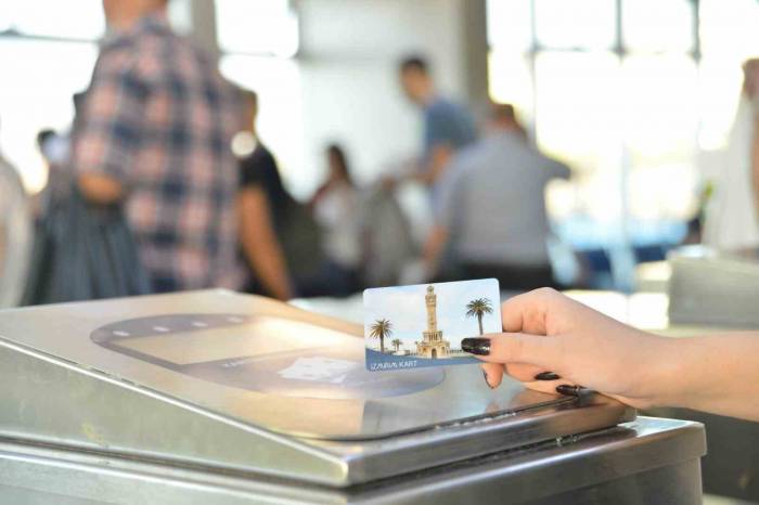 İzmir’de Ulaşımda 120 Dakika Ücretsiz Aktarma Müjdesi: Mart Ayında Başlayacak