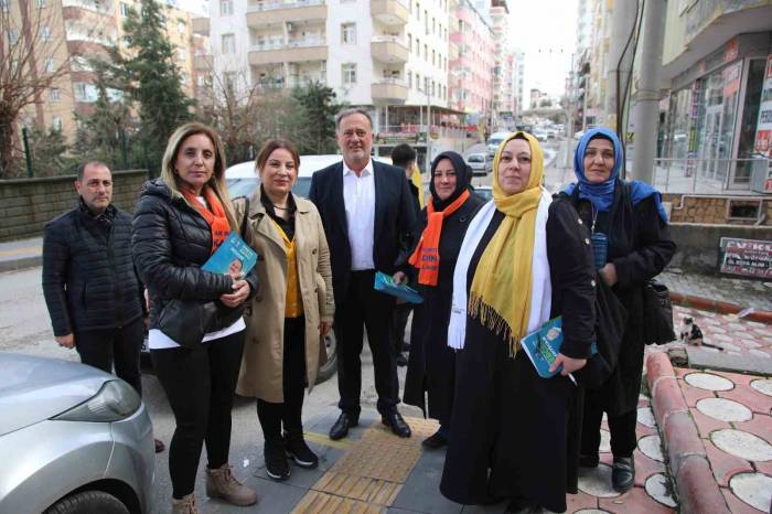 Artuklu Belediye Başkanı Tatlıdede, Vatandaşın Derdini Dinliyor