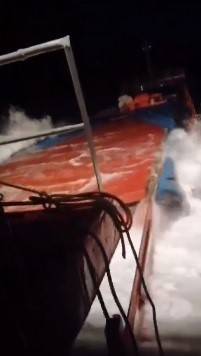 Gemide Yaşadığı Dehşeti Kayda Alıp Eşine Gönderdi