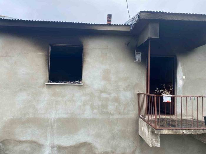 Muhtarın Evini Kundakladılar