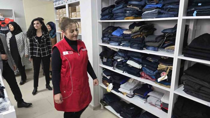 Tokat’ta Kızılay ’butik Market’ Açtı