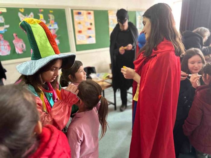 “Kardeşim Üşümesin” Diye Yola Çıktılar, 10 Yılda 10 Bin Öğrenciyi Isıttılar