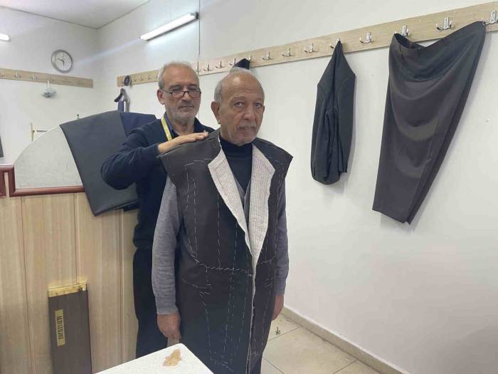Yarım Asırdır Aşk İle Dikiş Atan Terzi, Mesleğini Devam Ettirecek Çırak Bulamıyor