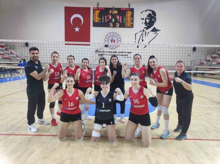Besni Gsk Kadın Voleybol Takımı Play-off ‘A Galibiyetle Başladı