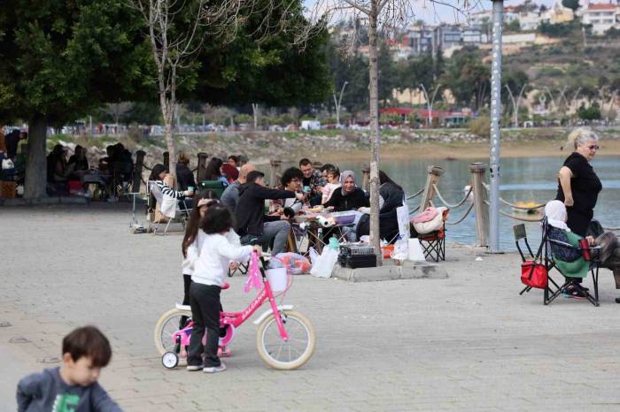 Kışın Bahar Havası Yaşayan Adanalılar Pikniğe Akın Etti