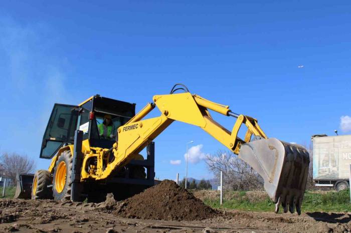 Otomobilden Önce Kepçe Kullanmayı Öğrendi