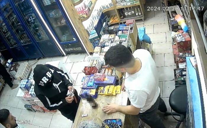 Taksim’de İşyerine “Silahımı Denedim” Saldırısı Kamerada