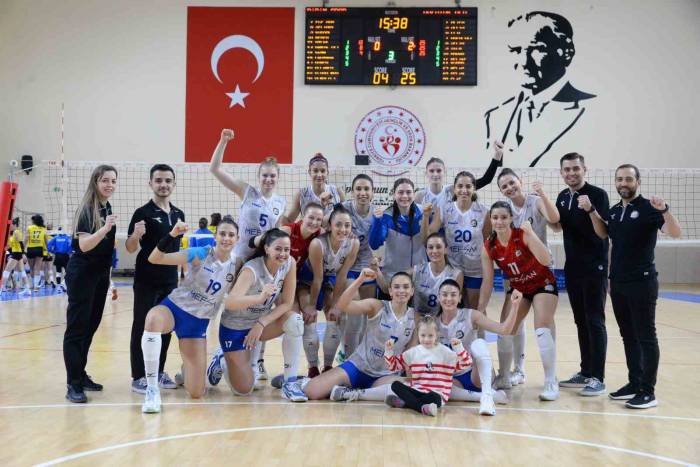 Bozüyük Belediyesi Eğitim Ve Spor Kulübü Voleybol Takımı, Yarı Finale Yükseldi