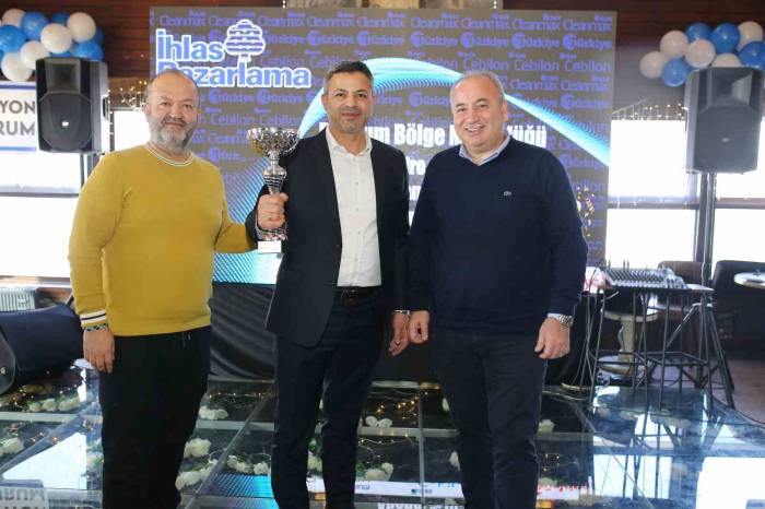 İhlas Pazarlama Genel Müdürü Orhan Korkusuz Şampiyon Ekibi Ödüllendirdi