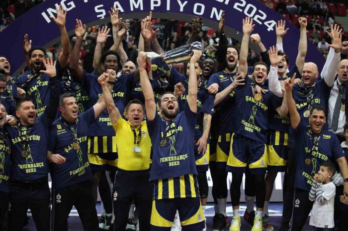 Türkiye Kupası Şampiyonu Fenerbahçe, Kupasını Aldı