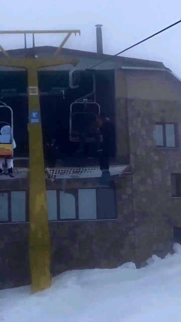 Uludağ’da Telesiyejde Asılı Kaldı