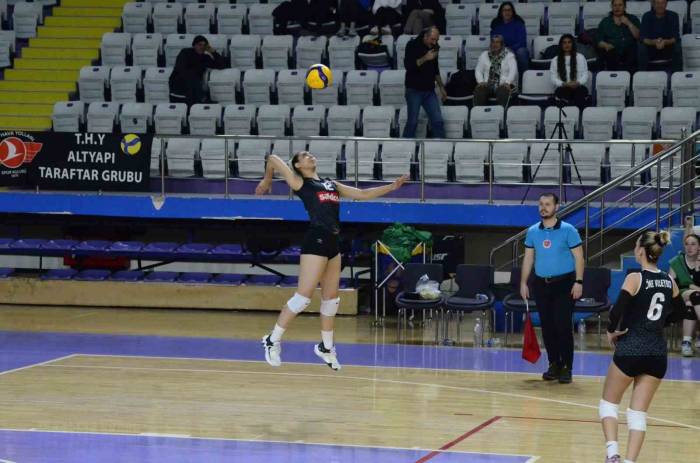 Voleybol Yükselme Müsabakaları Kıran Kırana Geçen Maçlarla Sona Erdi