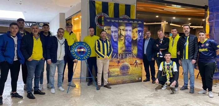 Fenerbahçe Taraftarları Sinema Salonunu Doldurdu