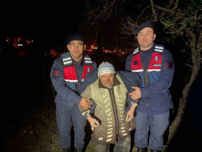 Kaybolan 82 Yaşındaki Yaşlı Adamı Jandarma Buldu