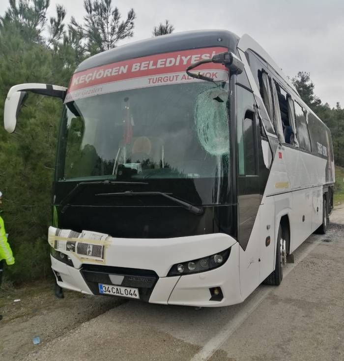 Çanakkale’de Tur Otobüsü İle Midibüs Çarpıştı