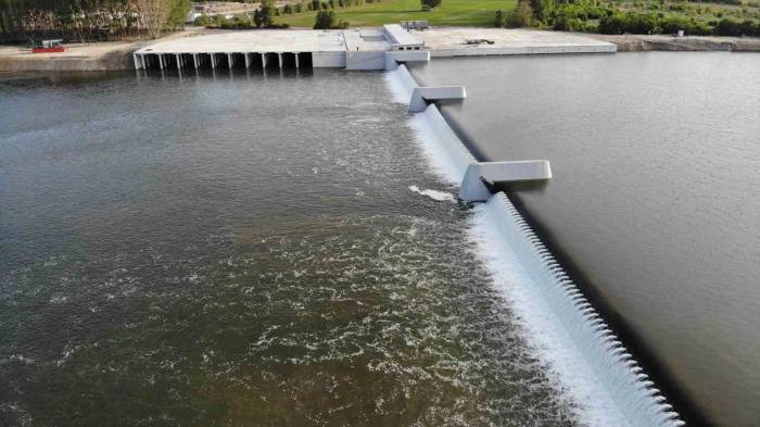 Edirne Meriç Nehri’nde Milyonluk Çökme: 625 Beton Mikseri Doldurmuştu, Enkaz Oldu