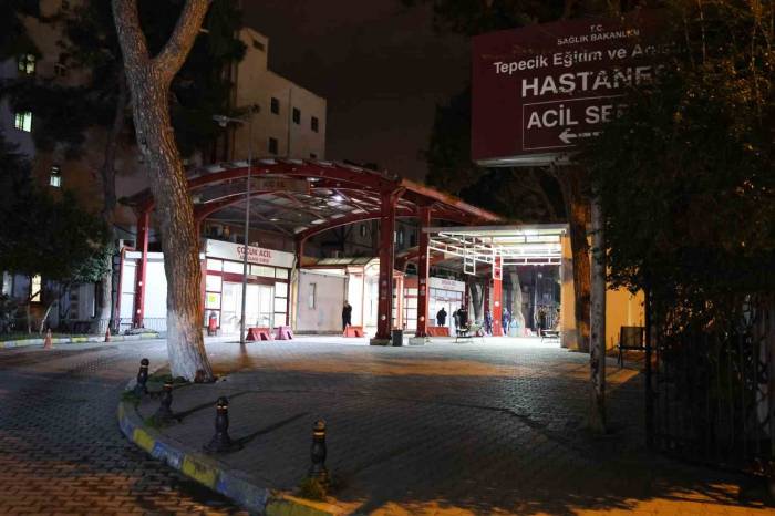 İzmir’de Motosiklet Sürücüsünün Ölümden Döndüğü Kaza Kamerada
