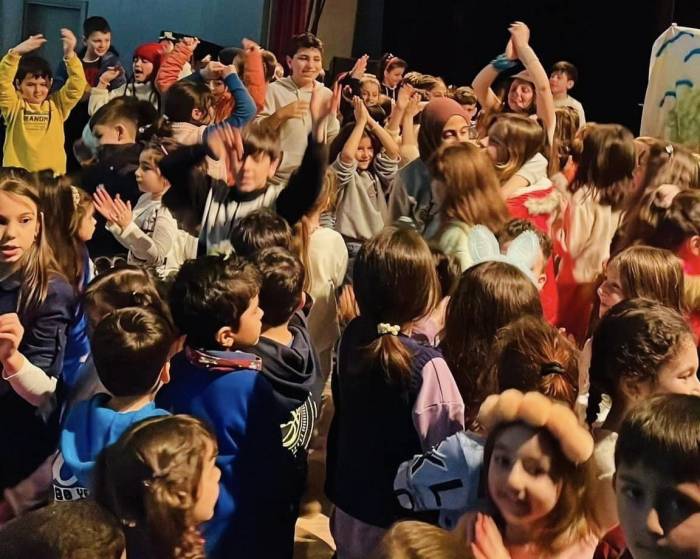 Körfezli Çocuklar Tiyatro Oyunuyla Doyasıya Eğlendi