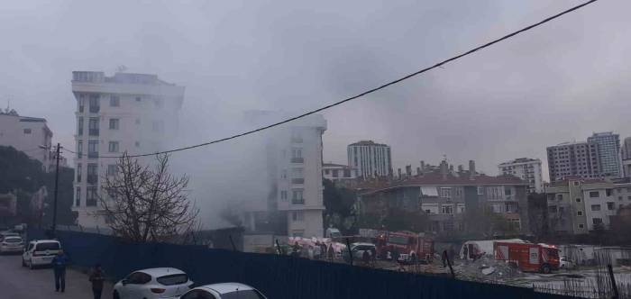 Maltepe’de İşçilerin Kaldığı Konteynerde Yangın Çıktı